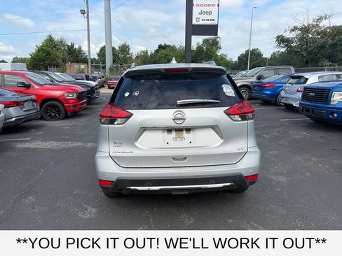 Used 2019 Nissan Rogue SV w/ Premium Package FWD image 5