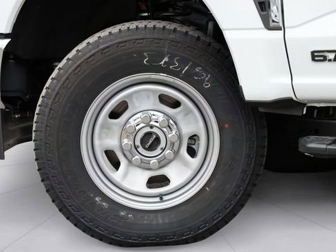 New 2025 Ford F350 XL w/ XL Chrome Package image 10