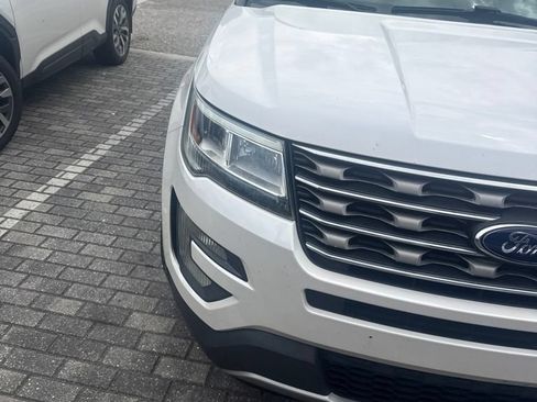 Used 2017 Ford Explorer XLT FWD image 5