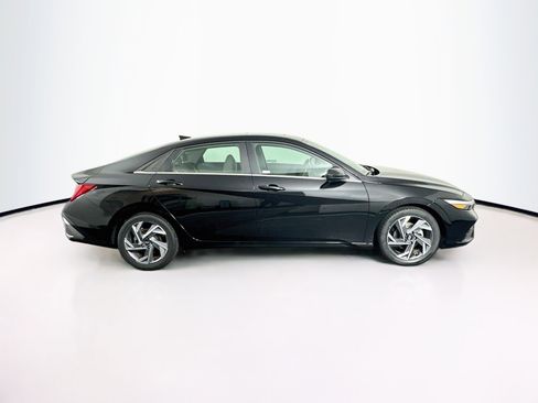 Used 2025 Hyundai Elantra SEL FWD image 10