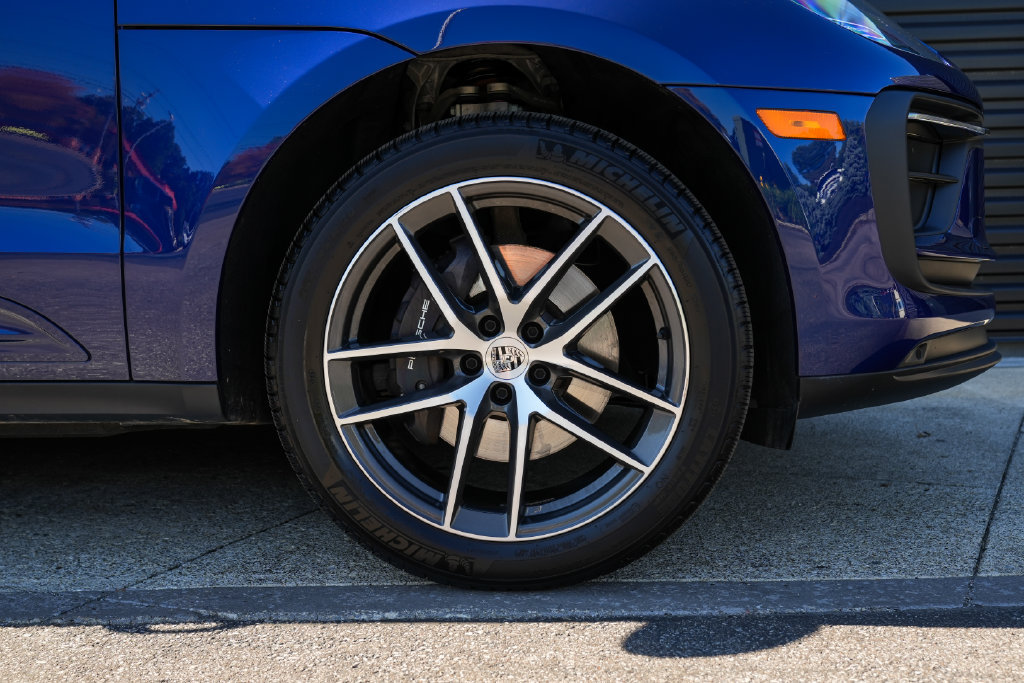 Certified 2026 Porsche Macan AWD/4WD image 38