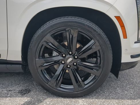 Used 2025 Cadillac Escalade Sport Platinum w/ LPO, Floor Liner Package AWD/4WD image 9