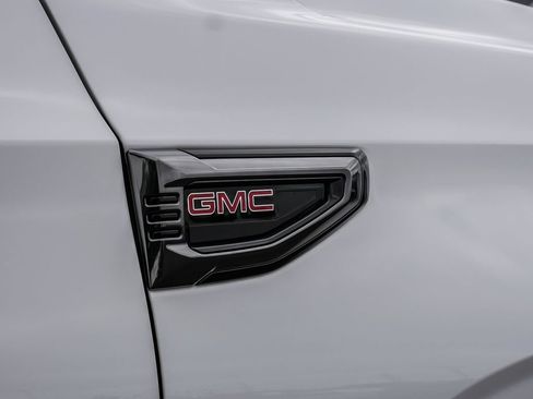 Used 2025 GMC Yukon AT4 w/ AT4 Premium Package AWD/4WD image 11