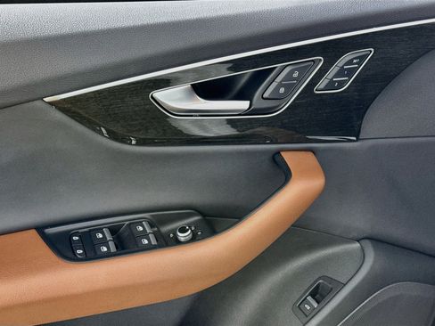 Used 2023 Audi Q7 3.0T Premium w/ Convenience Package AWD/4WD image 21
