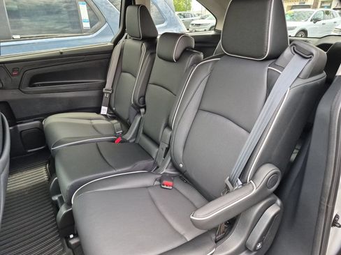 New 2026 Honda Odyssey Touring image 7