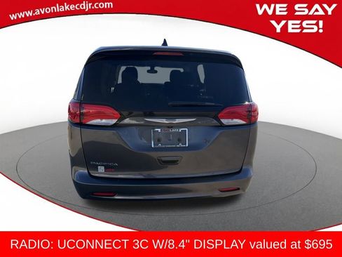 Used 2017 Chrysler Pacifica Touring w/ Tire & Wheel Group image 4