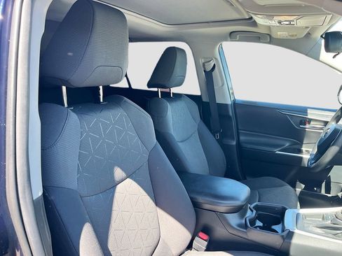 Used 2021 Toyota RAV4 XLE w/ Convenience Package FWD image 27