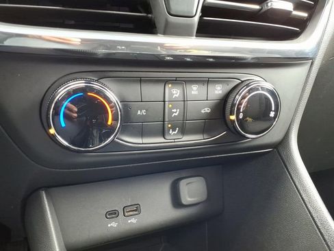 Used 2024 Buick Encore GX Preferred FWD image 21