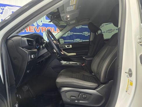 Used 2020 Ford Explorer XLT w/ Comfort Package image 13