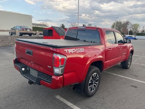 Used 2021 Toyota Tacoma TRD Sport w/ Technology Package image 5
