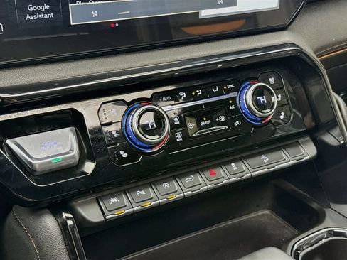 Certified 2025 GMC Sierra 1500 AT4 w/ AT4 Premium Package AWD/4WD image 18