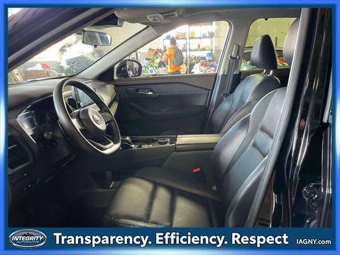 Used 2023 Nissan Rogue SV w/ SV Premium B Package image 15