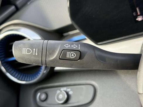 Used 2025 Chevrolet Trax LT image 19