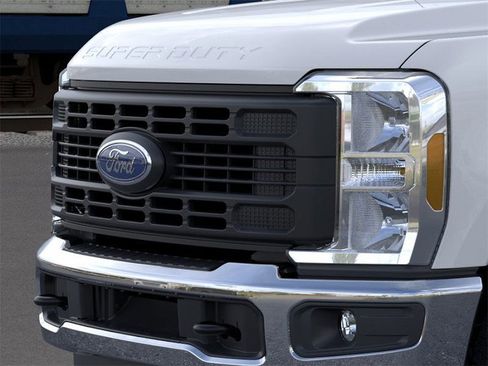 New 2026 Ford F250 XL w/ XL Chrome Package image 17