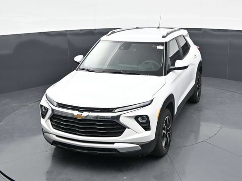 Used 2025 Chevrolet TrailBlazer LT w/ Driver Confidence Package AWD/4WD image 29