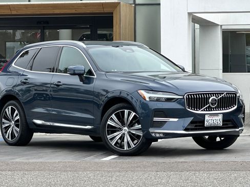 Used 2023 Volvo XC60 B5 Plus w/ Climate Package FWD image 2