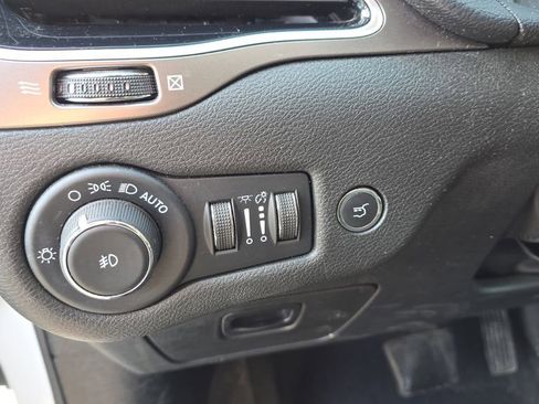 Used 2022 Jeep Cherokee Limited image 25