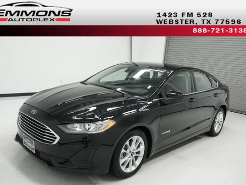 Used 2019 Ford Fusion SE FWD image 1