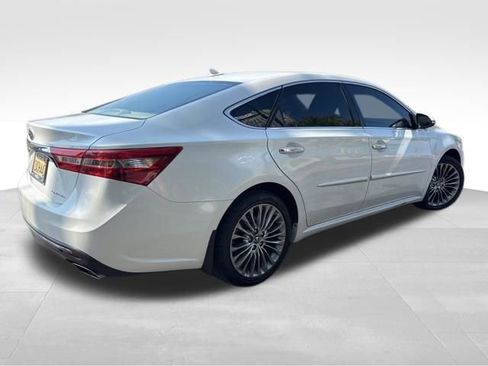 Used 2018 Toyota Avalon Limited FWD image 7