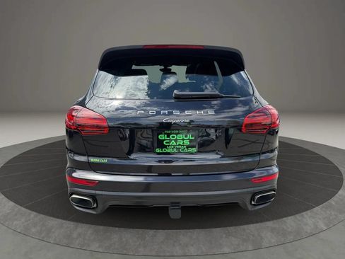 Used 2017 Porsche Cayenne AWD/4WD image 6