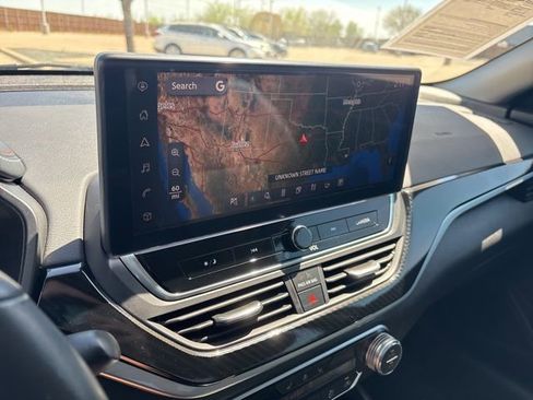 Used 2023 Nissan Altima 2.0 SR FWD image 11