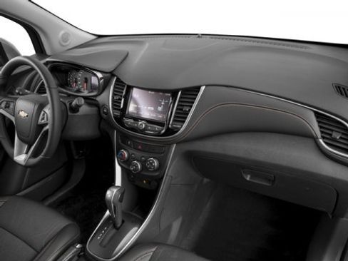 Used 2017 Chevrolet Trax LT w/ LT Convenience Package image 19