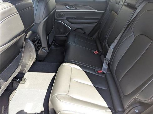 New 2026 Jeep Grand Cherokee Limited AWD/4WD image 15