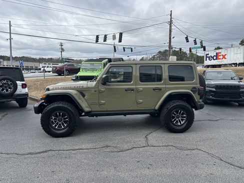 Used 2025 Jeep Wrangler Unlimited Rubicon image 6