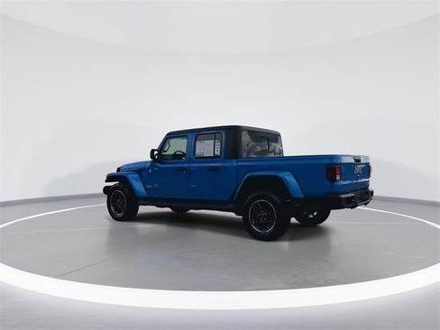 Used 2022 Jeep Gladiator Overland image 6