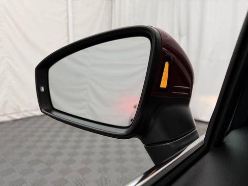 Used 2020 Volkswagen Tiguan SE w/ Panoramic Sunroof Package image 15