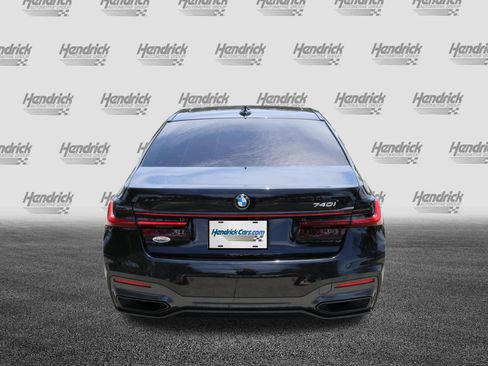 Used 2022 BMW 740i w/ M Sport Package RWD image 8