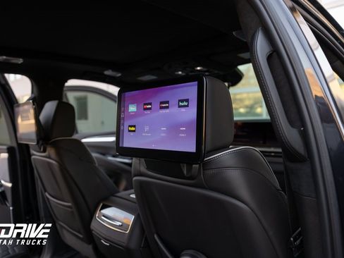 Used 2025 Cadillac Escalade Sport Platinum w/ LPO, ONYX Package image 17