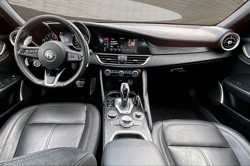 Used 2023 Alfa Romeo Giulia Sprint RWD image 12