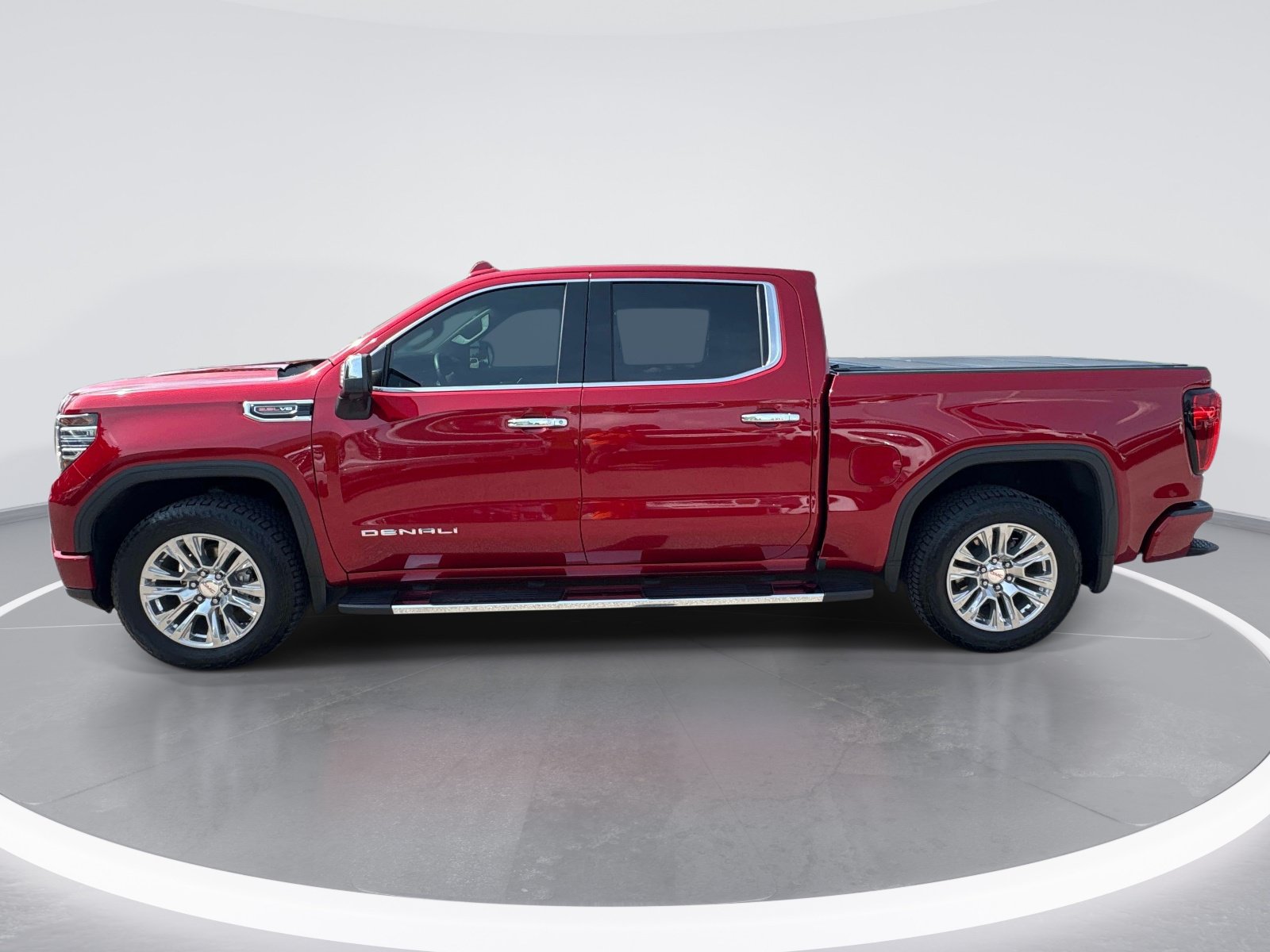 Used 2023 GMC Sierra 1500 Denali w/ Technology Package AWD/4WD image 5