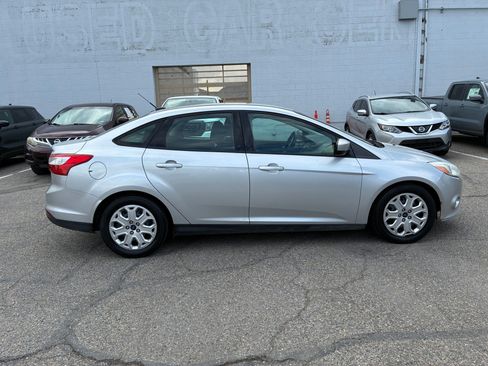 Used 2012 Ford Focus SE FWD image 3