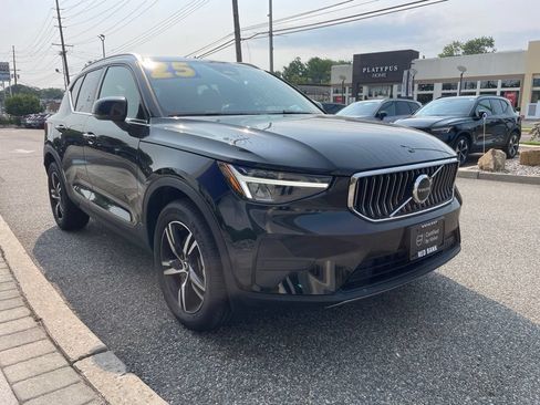 Used 2025 Volvo XC40 B5 Core AWD/4WD image 7