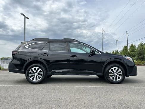 Used 2022 Subaru Outback Premium AWD/4WD image 3