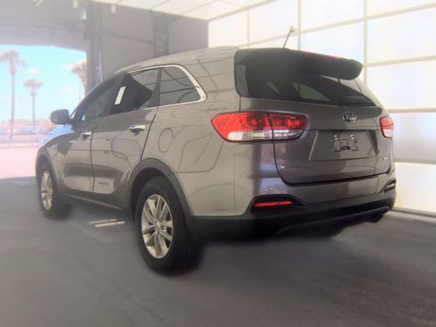 Used 2017 Kia Sorento FWD image 6