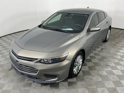 Used 2018 Chevrolet Malibu LT w/ LPO, Convenience Package 2 FWD image 3