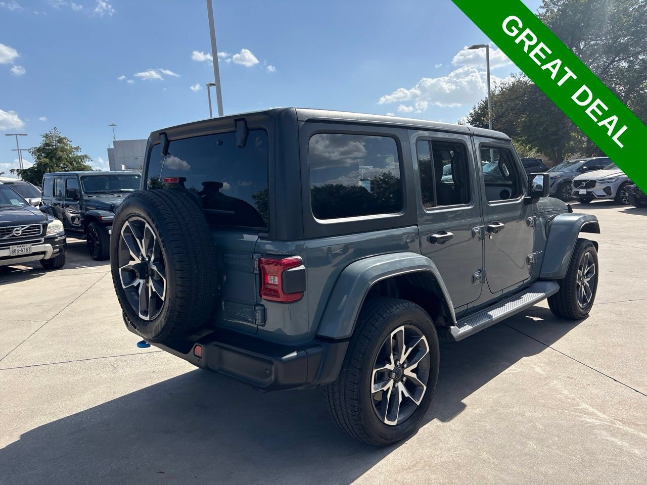 Used 2024 Jeep Wrangler Unlimited w/ Convenience Group AWD/4WD image 5