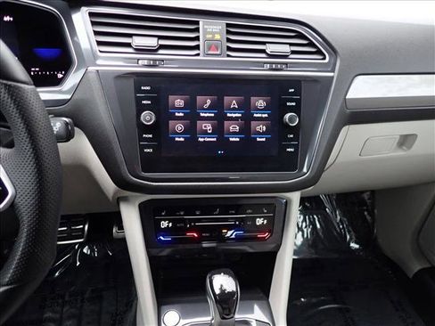 Used 2024 Volkswagen Tiguan SE R-Line AWD/4WD image 19