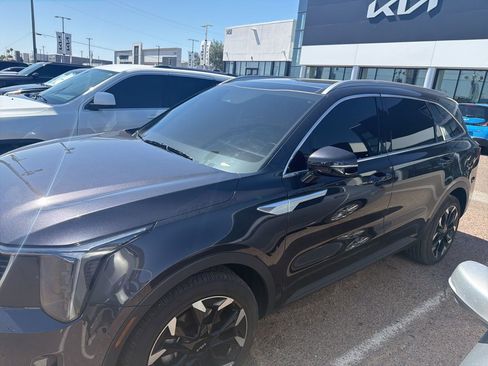 Used 2025 Kia Sorento EX w/ Panoramic Sunroof Package FWD image 1