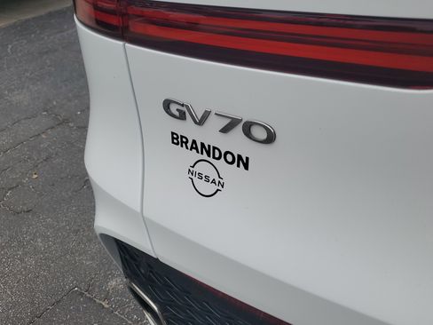 Used 2023 Genesis GV70 2.5T w/ Advanced Package image 8