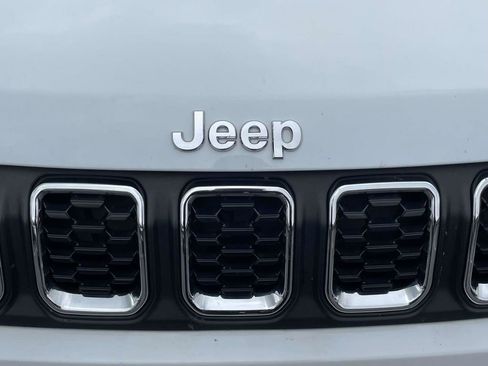 Used 2025 Jeep Compass Latitude AWD/4WD image 7