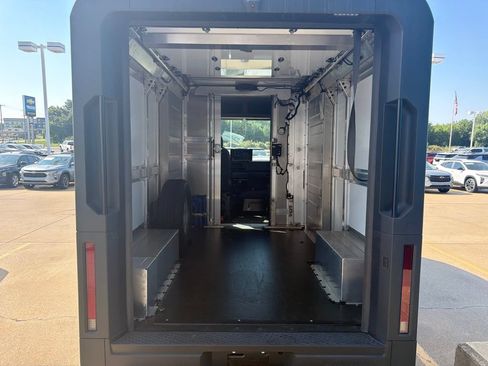 Used 2025 Chevrolet Brightdrop 400 w/ Power Door Package FWD image 8
