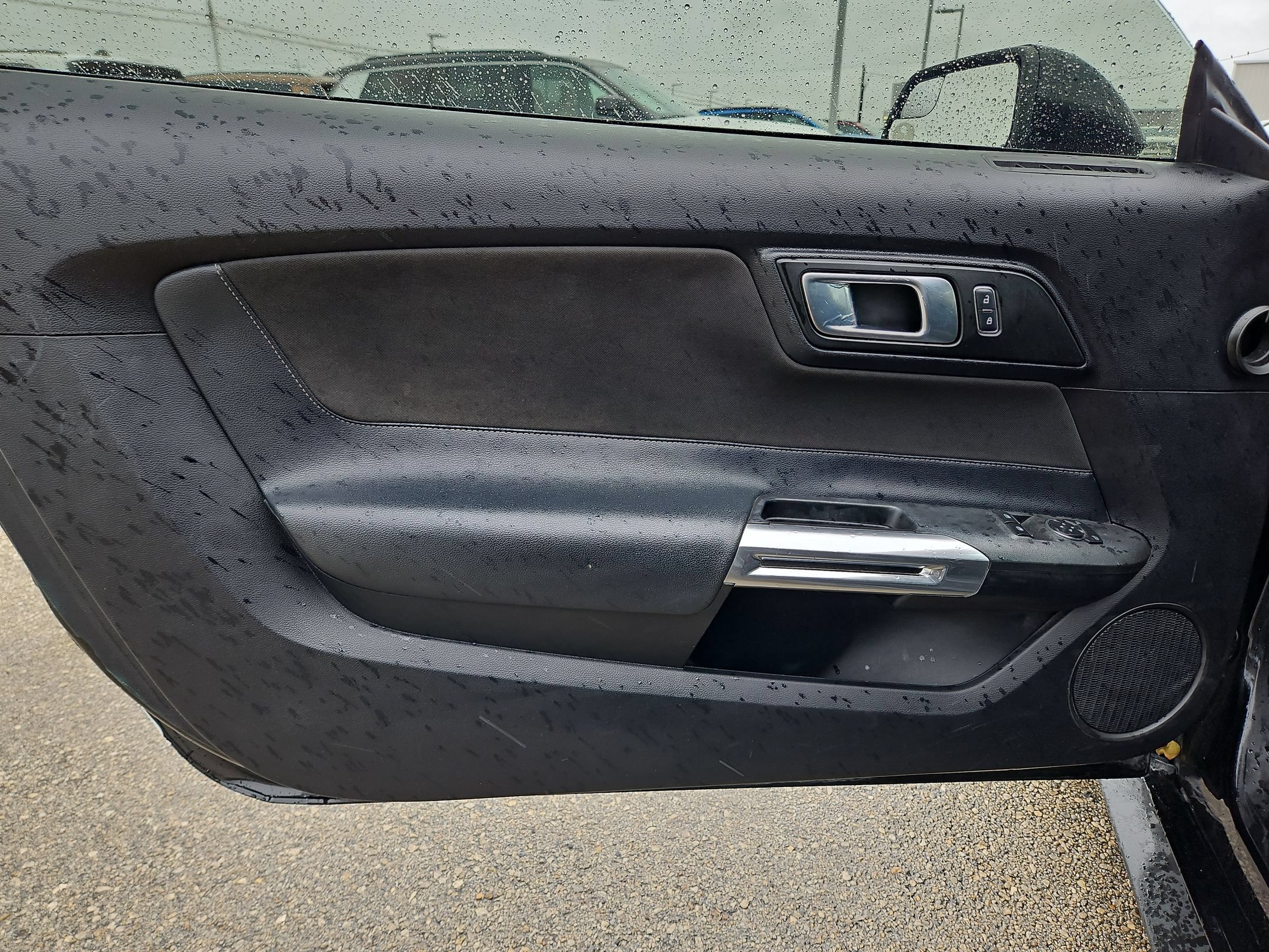 Used 2018 Ford Mustang Coupe RWD image 11