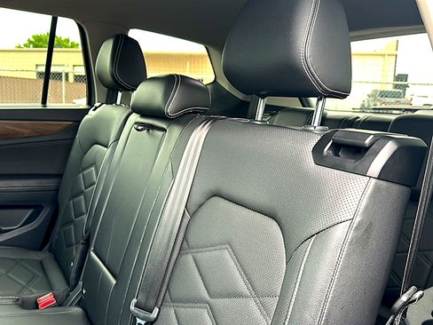 Used 2025 Volkswagen Atlas SE FWD image 19