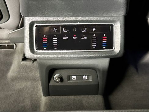 Used 2021 Audi e-tron Premium AWD/4WD image 35