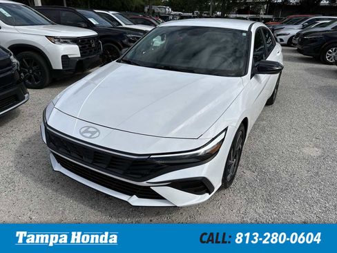 Used 2025 Hyundai Elantra Sport image 1