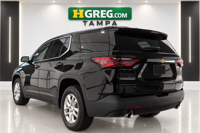 Used 2023 Chevrolet Traverse LS FWD image 2
